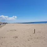 Neuf Et Climatise, 6 Personnes, Avec Piscine Sérignan