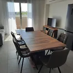 Neuf Et Climatise, 6 Personnes, Avec Piscine *