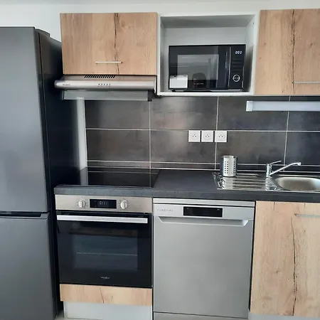 Neuf Et Climatise, 6 Personnes, Avec Piscine * Serignan
