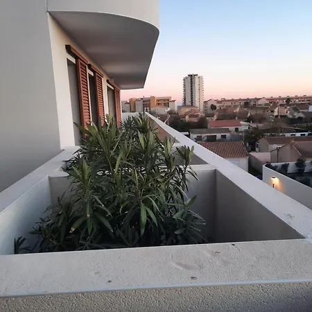 Neuf Et Climatise, 6 Personnes, Avec Piscine Serignan