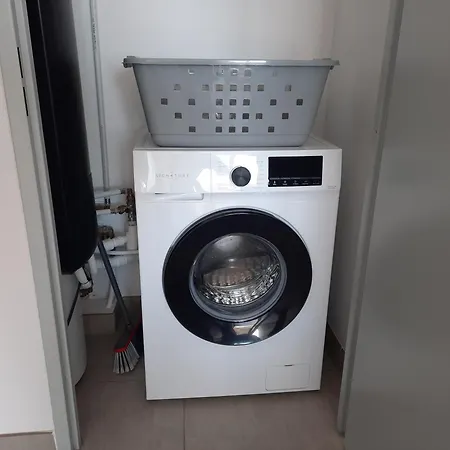 Neuf Et Climatise, 6 Personnes, Avec Piscine