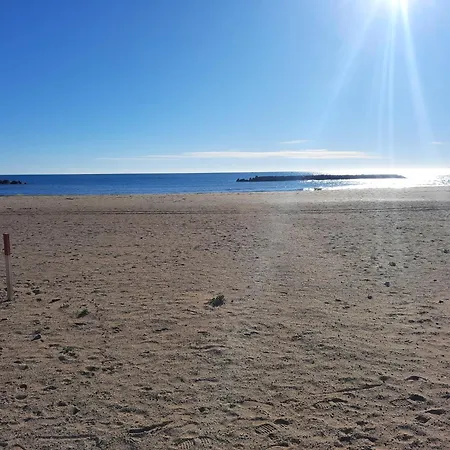 Neuf Et Climatise, 6 Personnes, Avec Piscine