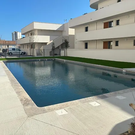 Neuf Et Climatise, 6 Personnes, Avec Piscine *