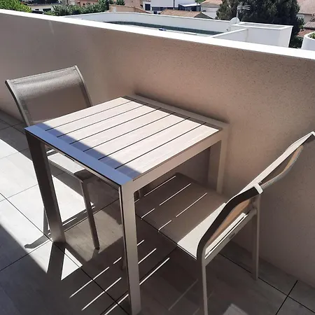 Neuf Et Climatise, 6 Personnes, Avec Piscine