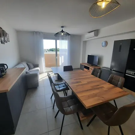 Neuf Et Climatise, 6 Personnes, Avec Piscine Serignan