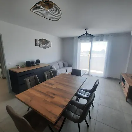 Apartment Neuf Et Climatise, 6 Personnes, Avec Piscine Serignan