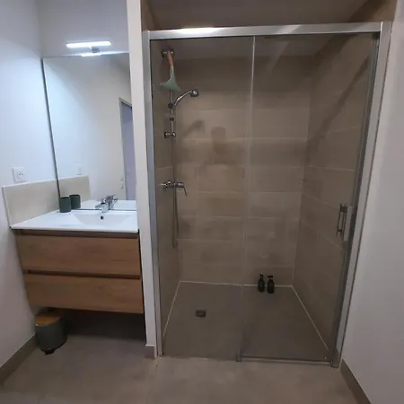 Neuf Et Climatise, 6 Personnes, Avec Piscine *