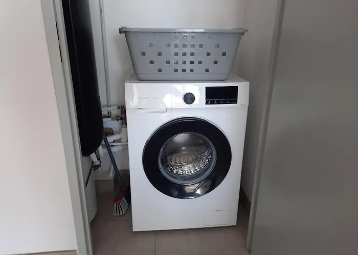 Neuf Et Climatise, 6 Personnes, Avec Piscine