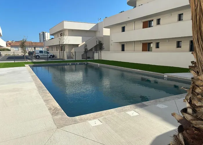 Neuf Et Climatise, 6 Personnes, Avec Piscine *