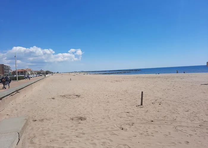 Neuf Et Climatise, 6 Personnes, Avec Piscine Sérignan