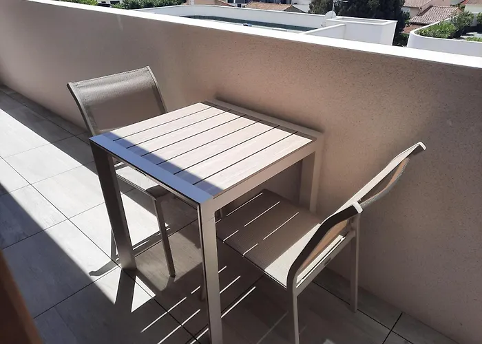 Neuf Et Climatise, 6 Personnes, Avec Piscine