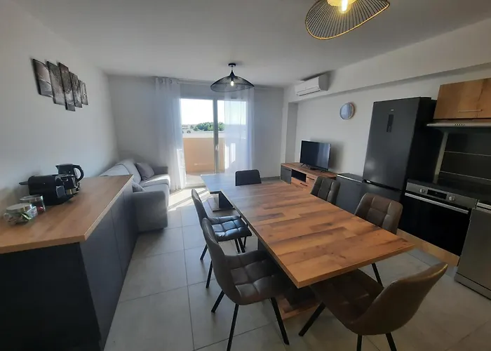 Neuf Et Climatise, 6 Personnes, Avec Piscine Sérignan