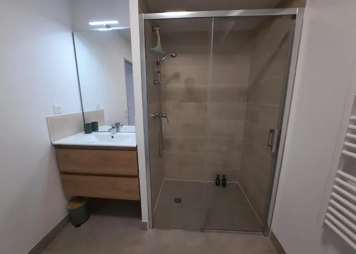 Neuf Et Climatise, 6 Personnes, Avec Piscine *